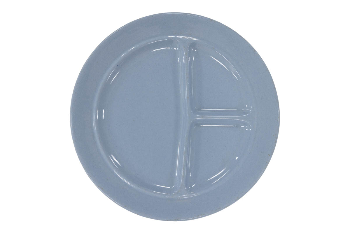 The blue-plate special – a discount-price meal that changed daily – seems to have been named after the plate that it could be served on. This plate with divided sections was made by Buffalo China circa 1930.